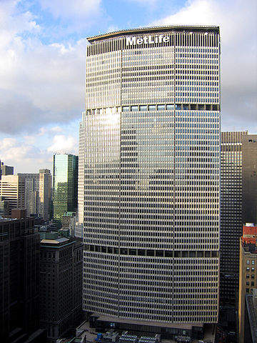 360px-Walter_Gropius_photo_MetLife_Building_fassade_New_York_USA_2005-10-03